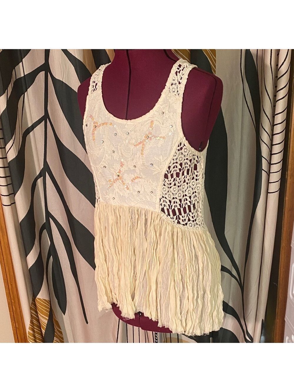 Gimmicks by BKE Cream Lace Tank Top